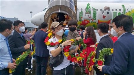 Đoàn du khách quốc tế đầu tiên đến Phú Quốc 🛫